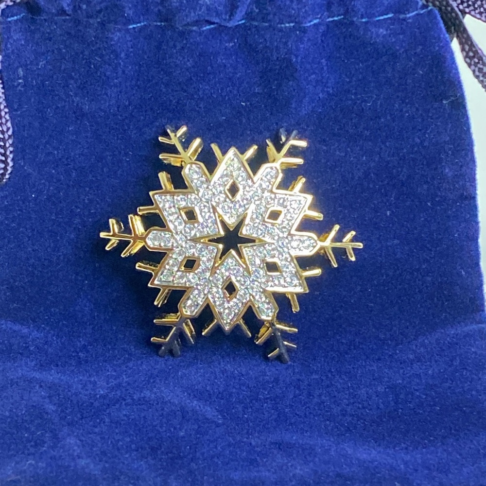 ❄️Signed swan Swarovski snowflake brooch 00’s style✨new✨holiday Christmas winter